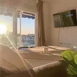 1 Bedroom Cozy In Apartman Marbella