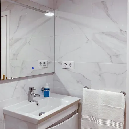 Apartmán Awesome Apartment In Marbella With House Sea View *